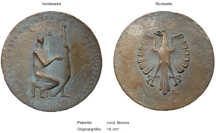 Abb. PRO MUSICA-Plakette; Vorderseite Rückseite, Plakette: rund, Bronze, Originalgröße: 16 cm (BGBl. 2016 I S. 1979)