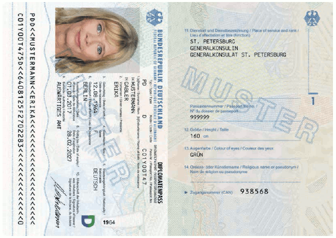 Passmuster Diplomatenpass, Passkartendatenseite und Passbuchinnenseite 1 (BGBl. 2017 I S. 208)